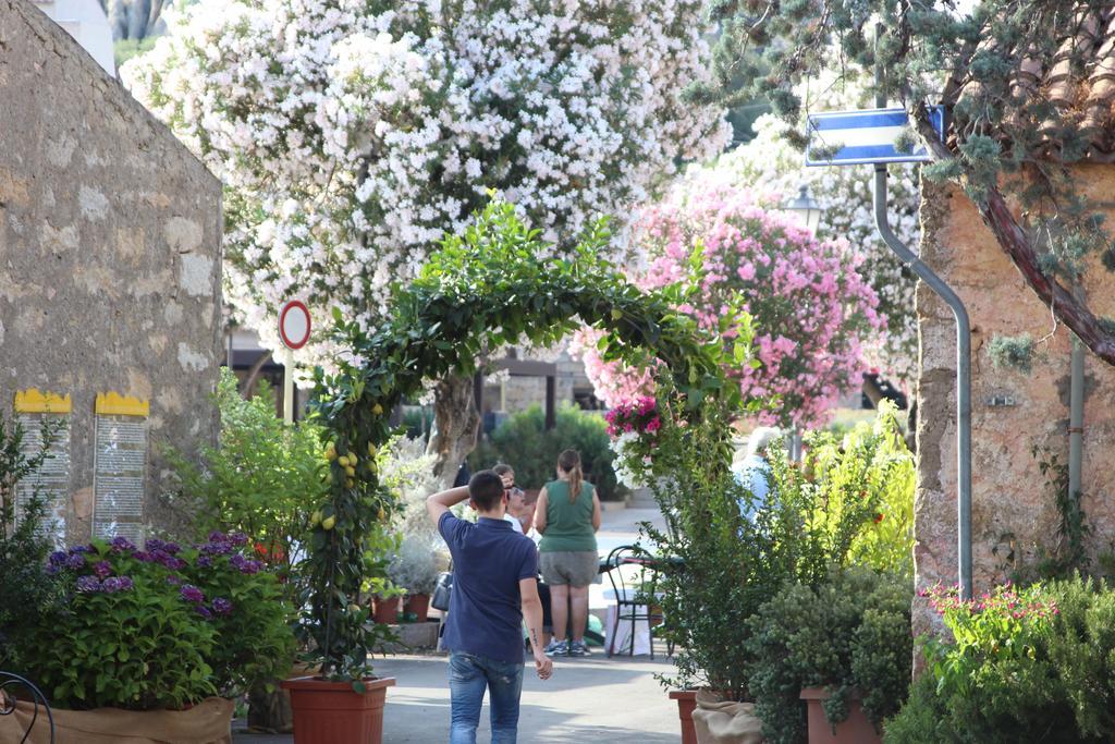 La Porta Sulla Costa Bed and Breakfast San Pantaleo Εξωτερικό φωτογραφία